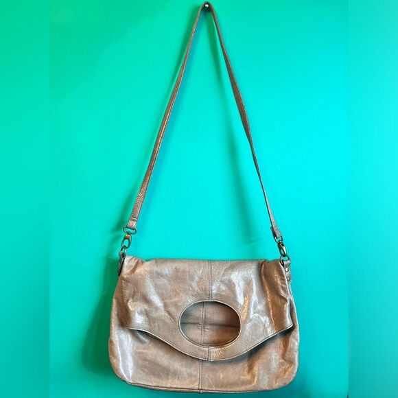 Hobo Taupe Leather Women's Purse that converts to a Crossbody bag or Clutch - Picture 5 of 5